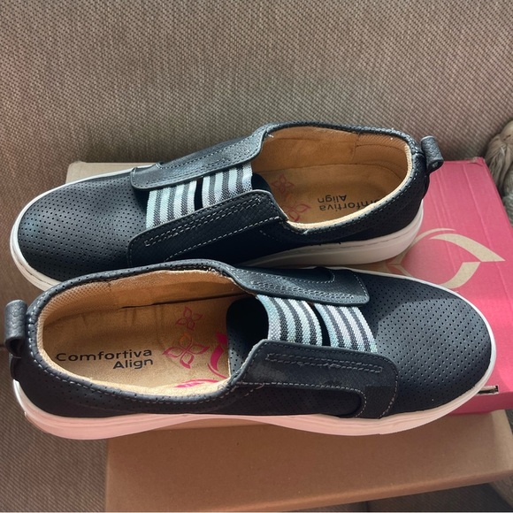 Comfortiva black suede slip on sneakers sz 8m $110 - Picture 5 of 6